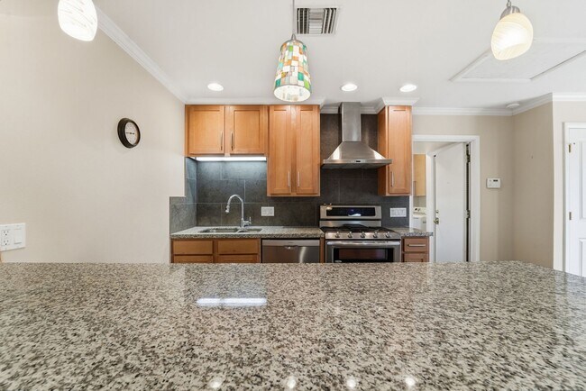 Building Photo - Welcome to this beautiful 4-bedroom, 3-bathroom home in Tempe Arizona!