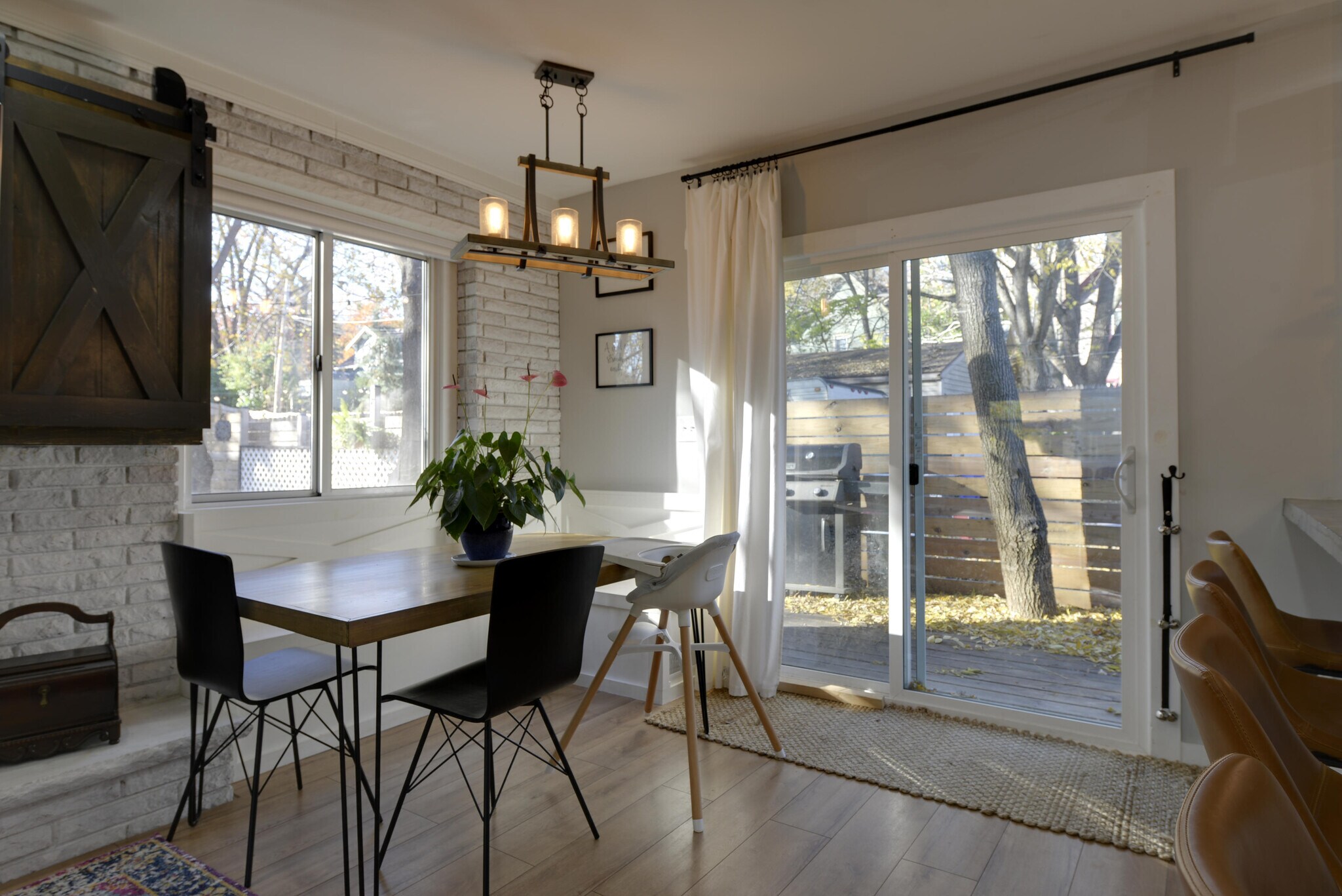 Building Photo - 266 King St W