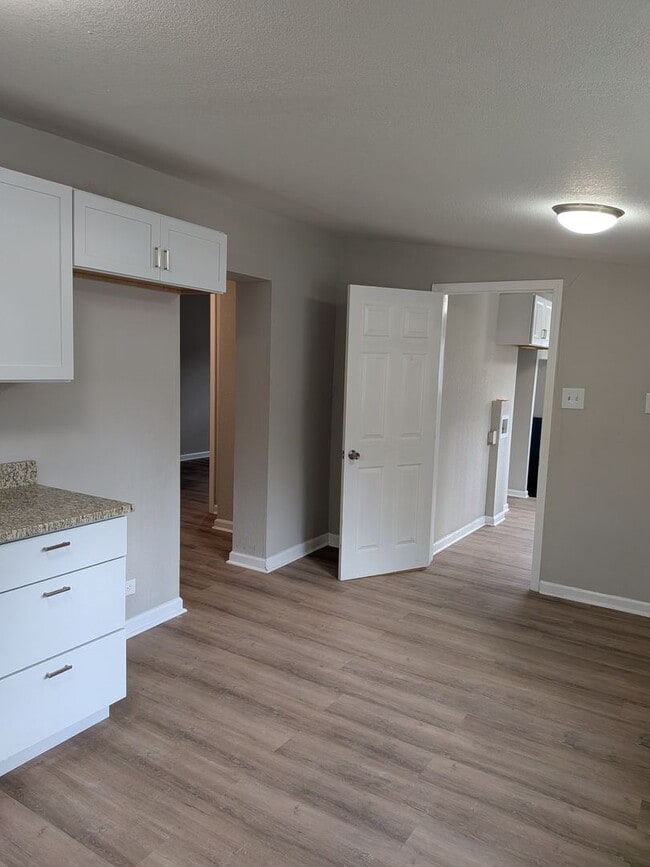 Building Photo - Cool 3 bed 2 bath House in Jeff City