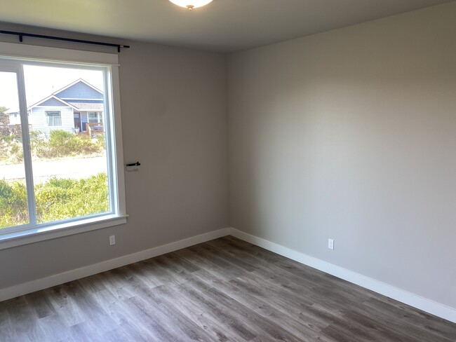 Building Photo - 1266 Fairwood Dr SW