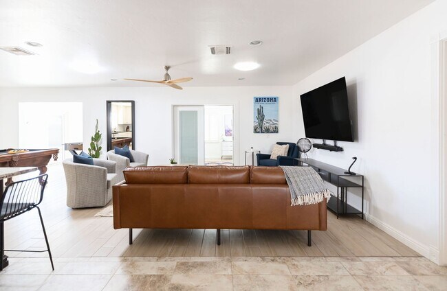 Building Photo - 2199 Sq Ft 4 bedroom 2 bath with Pool & Pool Table - Under Market Rate!