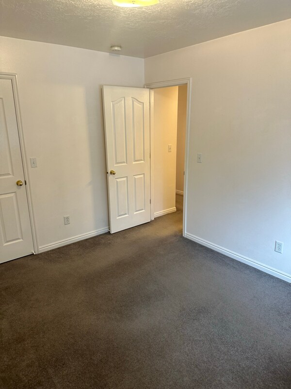 Building Photo - 988 E 900 S