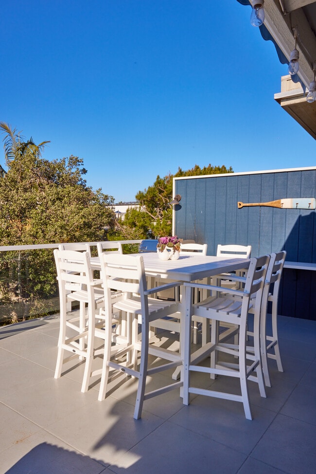 Building Photo - 14 Westwind St