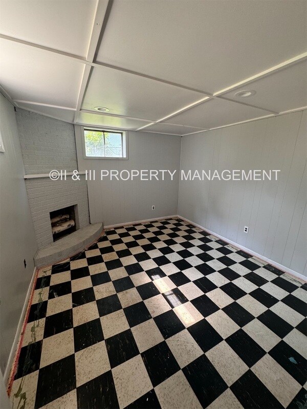 Building Photo - 5215 N Wayne Ave