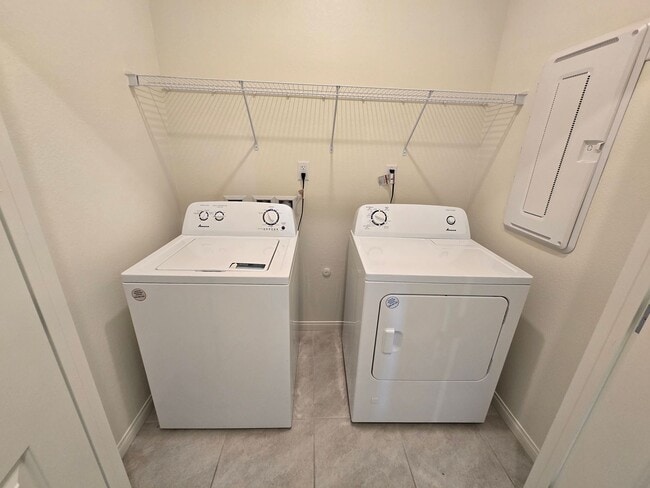 Building Photo - 3 Bedroom Single Story Home