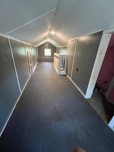 Building Photo - 2068 Victory Ct