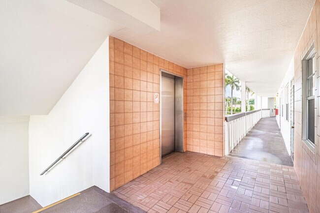 Building Photo - 2044 Hythe A