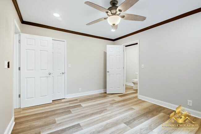 Building Photo - 1439 Westridge Rd SW