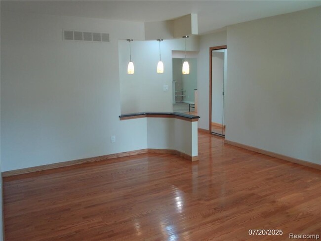 Building Photo - 41223 Sesame Dr