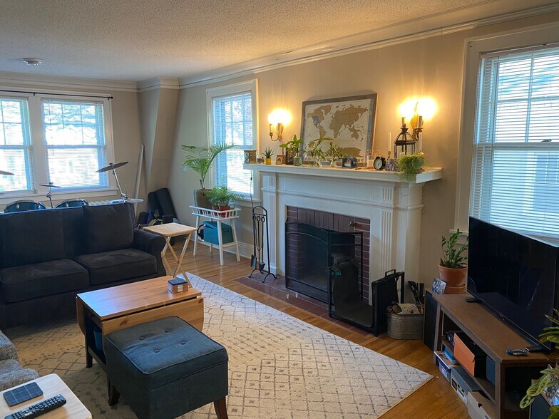 Building Photo - 5000 Lyndale Ave S