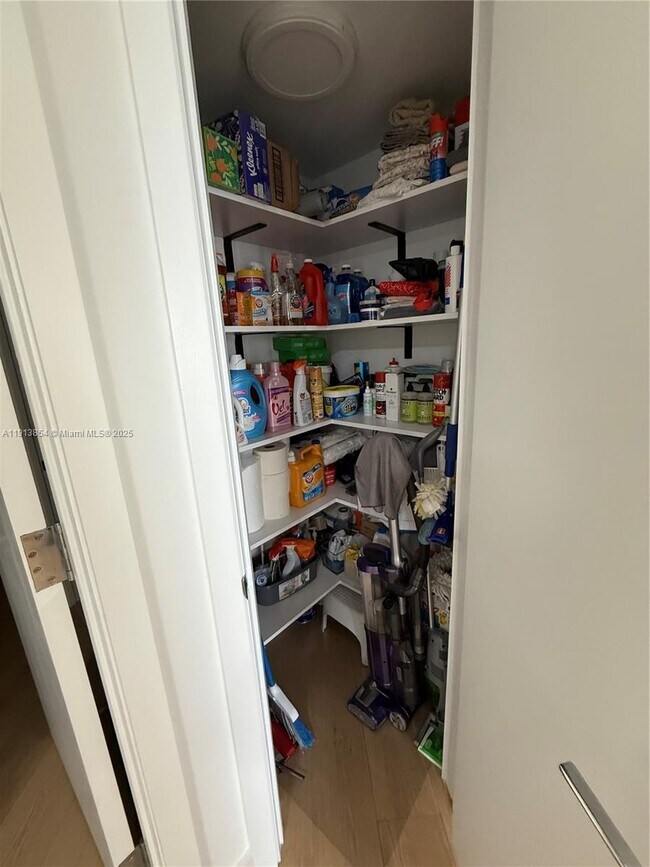 Building Photo - 19500 Turnberry Way