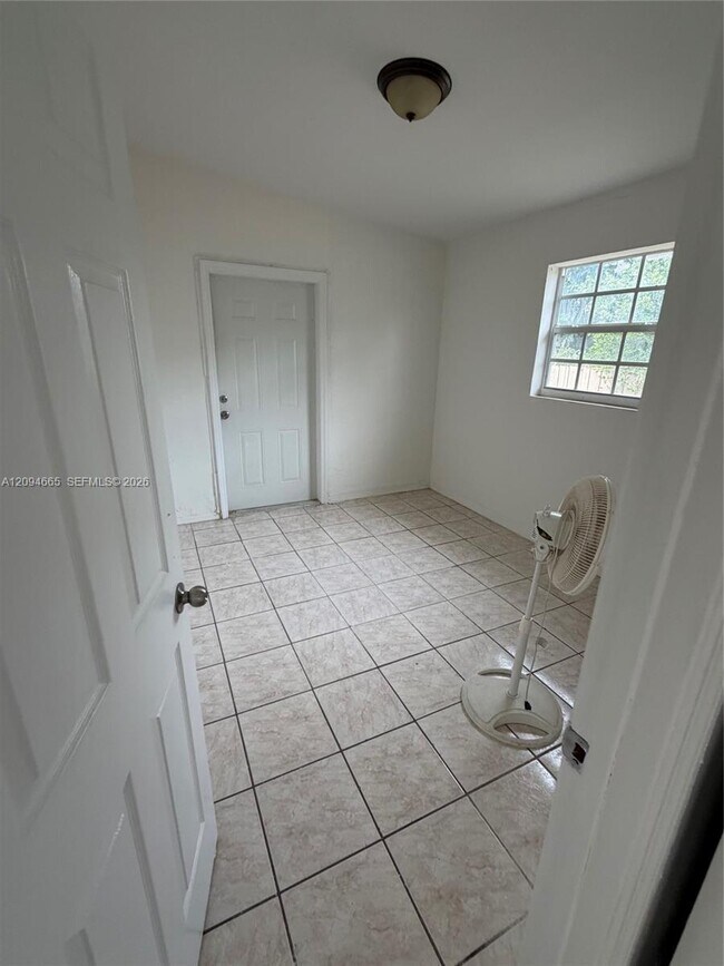 Building Photo - 520 W 22nd St