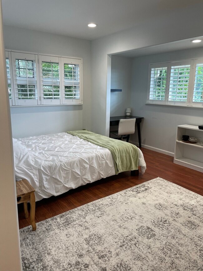 Building Photo - 1047 Malua Dr