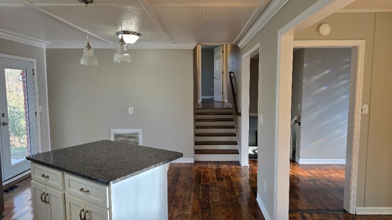 Building Photo - 210 Dogwood Cir