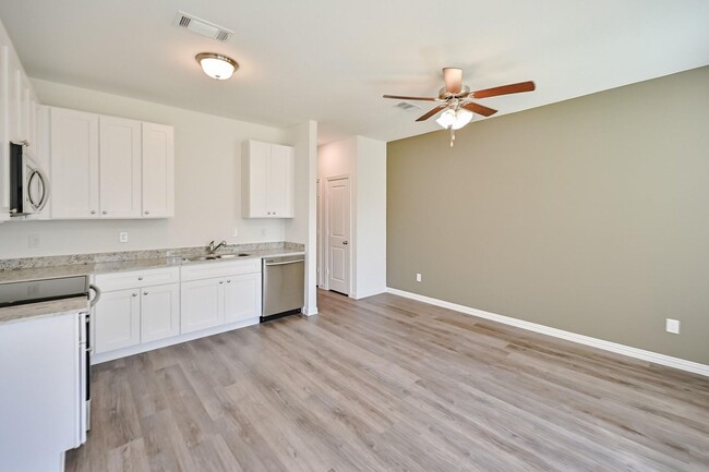 Building Photo - Charming 2-Bedroom Duplex in Fort Worth, TX