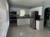 Building Photo - 1171 Laurel Dr