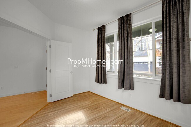 Building Photo - Spacious Bull Mountain 4 Bedroom Home - Huge Yard!