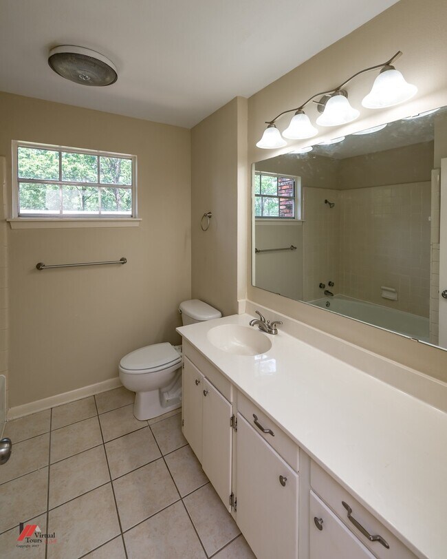 Building Photo - Move in Special 1k off the First Months Rent!