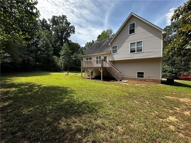 Building Photo - 64 Highlander Way
