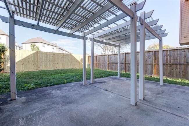 Building Photo - 10808 Almeda Park Dr