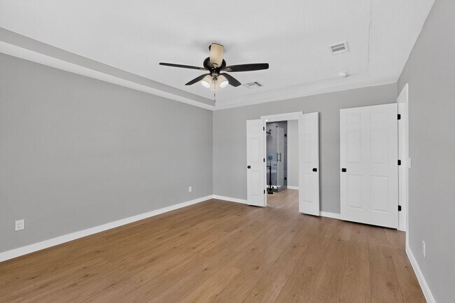 Building Photo - Beautifully Renovated Home In Carrollton Ready For Move-in