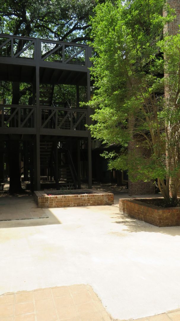 Building Photo - Beautiful 2 bed 1 bath condo 3 blocks from...