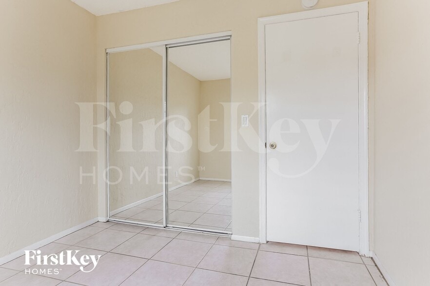 Building Photo - 9203 Southampton Pl