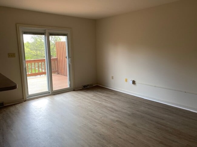 Building Photo - 3 bedroom 4 bathroom home in Lancaster tow...