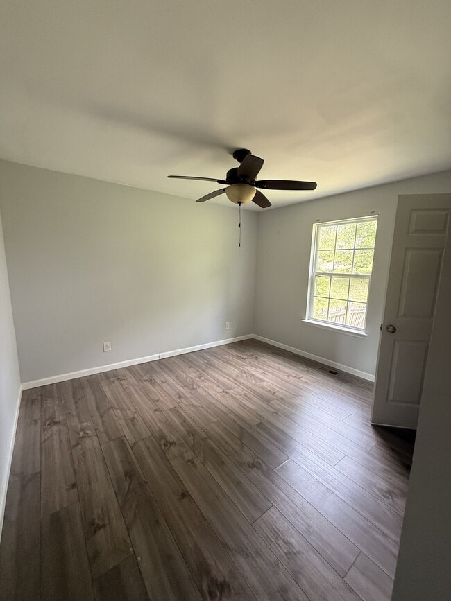 Building Photo - 1405 Lee St SE