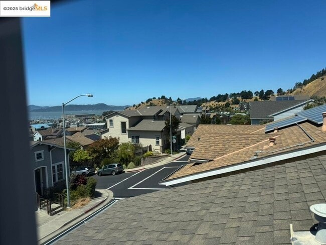 Building Photo - 203 Seaview Dr