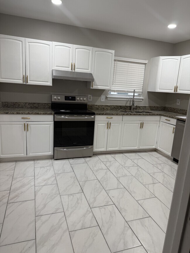 Building Photo - 825 Olive Dr