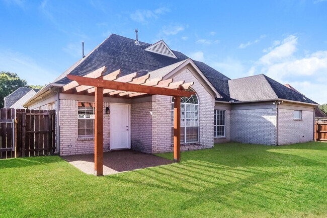 Building Photo - 4704 Ashcroft Dr