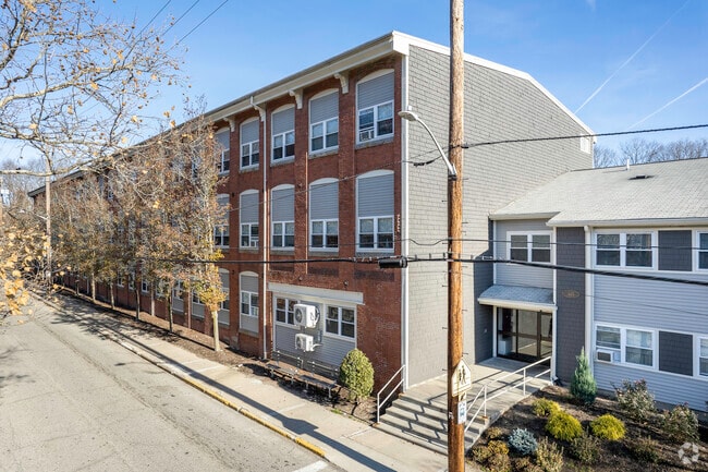 Building Photo - Fairmount Heights