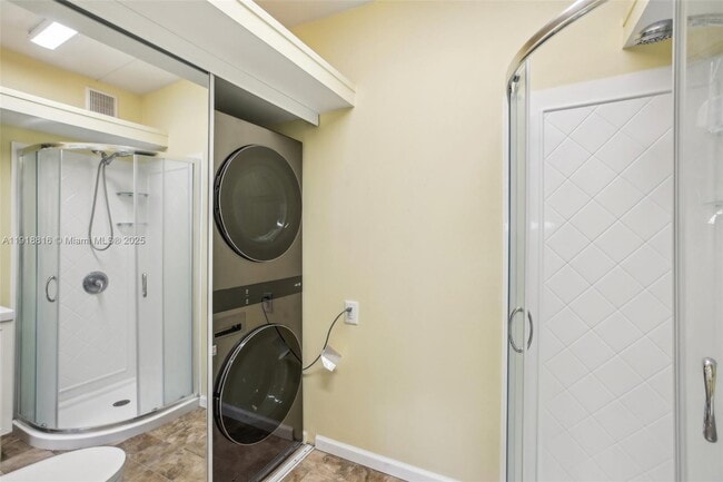 Building Photo - 6621 La Mesa Rd