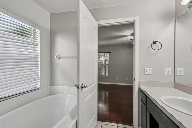 Building Photo - 7842 Citrus Blossom Dr
