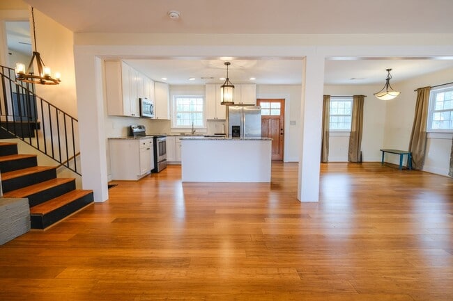 Building Photo - 54 Whitehead Dr