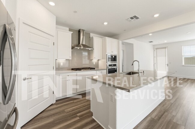 Building Photo - 2231 Oswego St