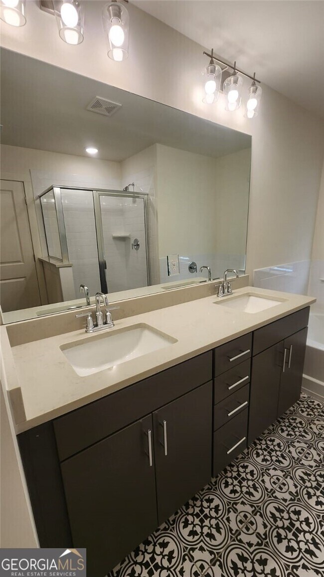 Building Photo - 300 Auburn Valley Wy