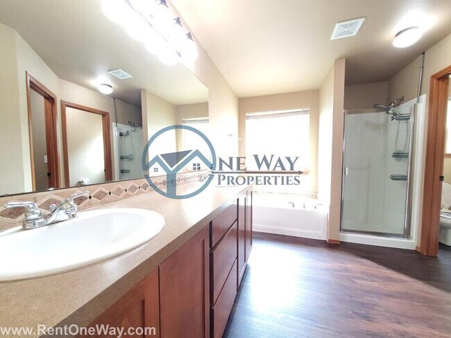 Building Photo - Amazing 3 Bed + 2 bonus rooms in Puyallup!