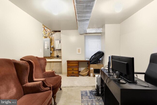 Building Photo - 2683 Edgemont St