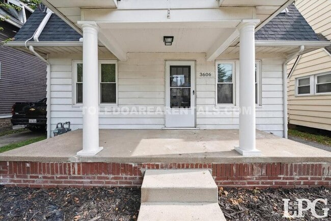 Building Photo - 3606 Revere Dr