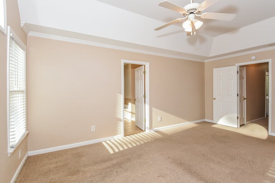 Building Photo - 9120 Waterford Ln