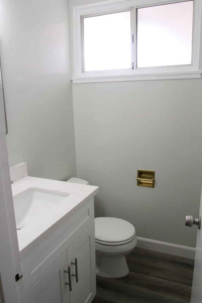 Building Photo - 3 Bedroom House in Clairmont - Complete Remodel