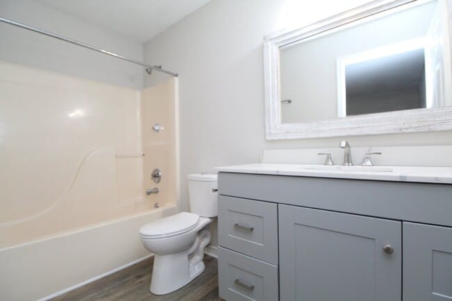 Building Photo - Southwest Pensacola Home – 3 Bedrooms, Gar...