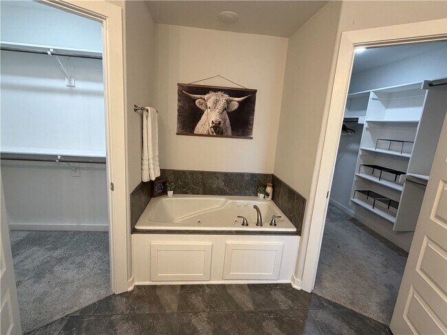 Building Photo - 2739 S Angels Rd