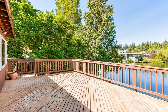 Building Photo - JENSEN DUPLEX