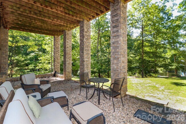 Building Photo - 111 Farmington Ln