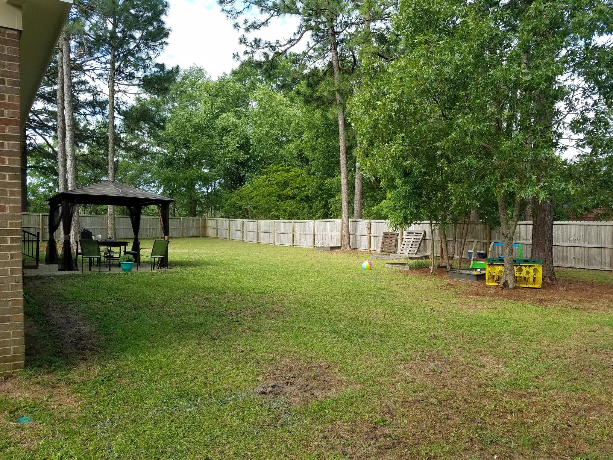 Large fully fenced backyard with raised garden beds. - 2016 Lakemeadow Dr