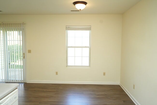 Building Photo - 111 Darien Terrace