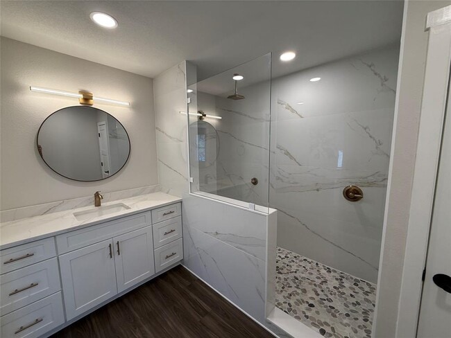 Building Photo - 3106 Point Cove